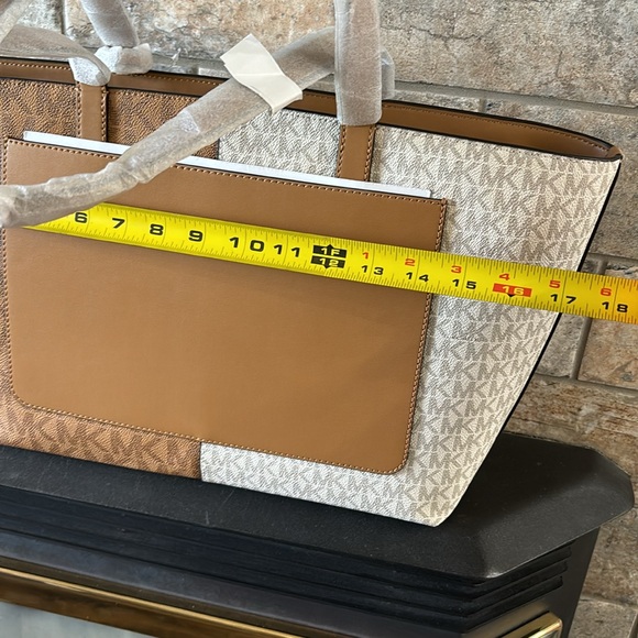 NWT Jet Set Travel tote - Picture 4 of 6